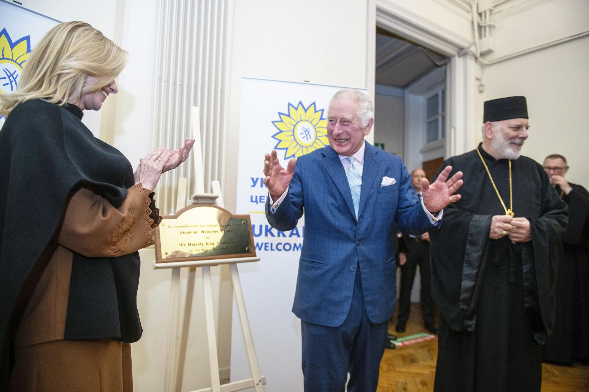 Britský kráľ otvoril centrum pre ukrajinských utečencov, sprevádzala ho Zelenská