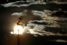 Rafinéria, oheň, ilustračný obrázok. FOTO: Reuters