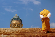 Budhistický chrám zostal bez mníchov po tom, čo mali všetci pozitívny test na pervitín.