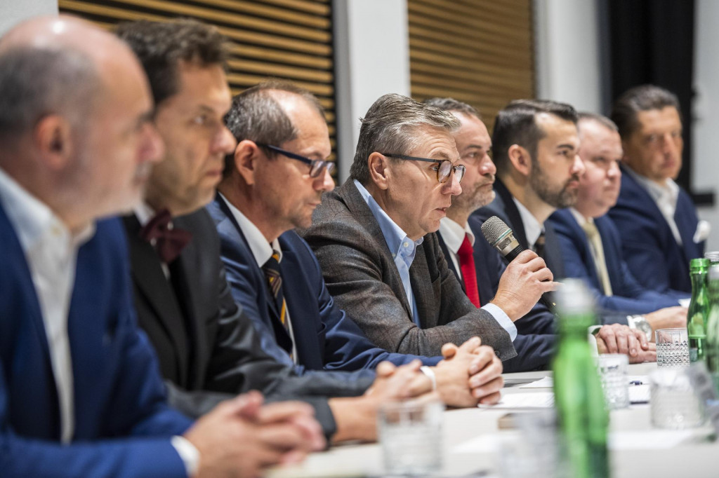 Biznis nes&uacute;hlas&iacute; so zv&yacute;&scaron;en&iacute;m daňov&eacute;ho zaťaženia. FOTO: TASR/J. Nov&aacute;k