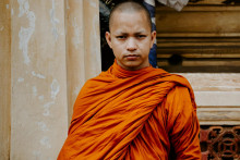 Budhistických mníchov pri celonárodnej drogovej razii v Thajsku previezli rovno na odvykačku. Užívali pervitín.