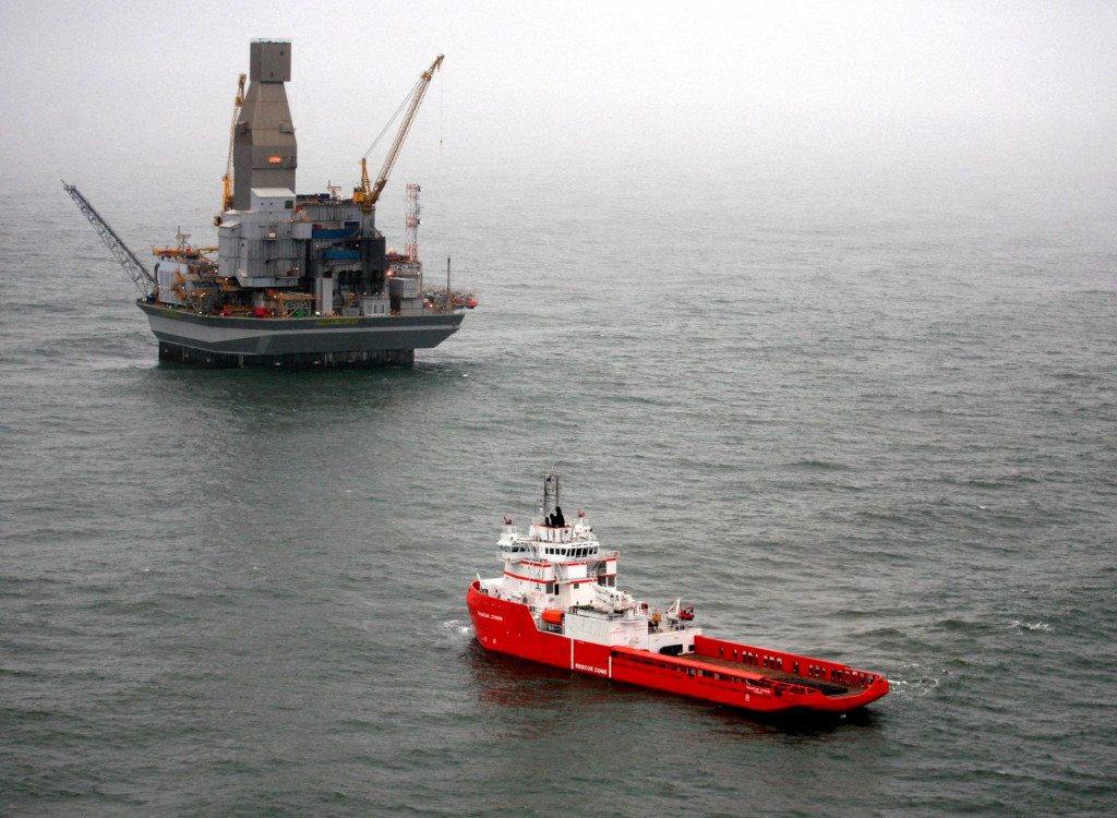 Platforma na ťažbu ropy na mori. FOTO: Reuters