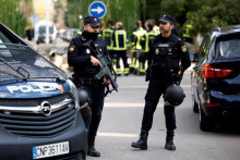 Policajti v Španielsku. FOTO: Reuters