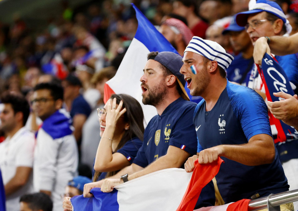 Futbalové MS sú veľkým lákadlom nielen pre francúzskych fanúšikov. FOTO: Reuters