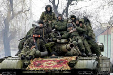 Príslušníci ozbrojených síl samozvanej separatistickej Doneckej ľudovej republiky. FOTO: REUTERS