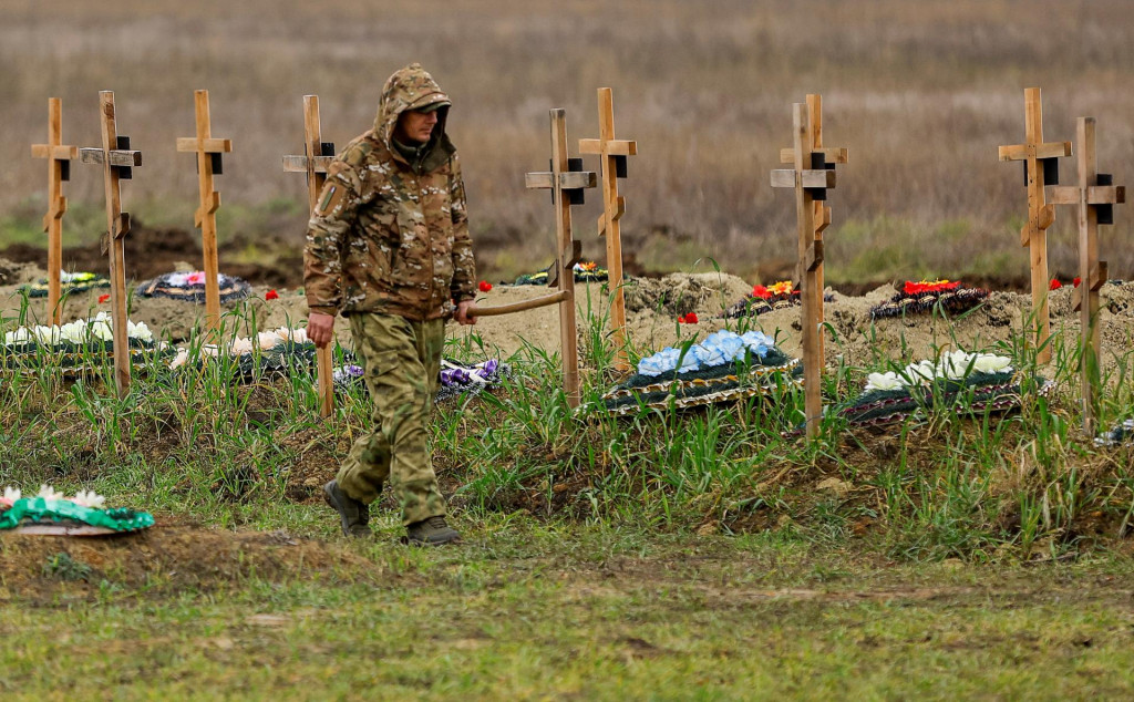 Hroby na Ukrajine. FOTO: Reuters