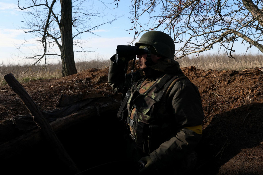 Ukrajinský vojak na hliadke. FOTO: Reuters