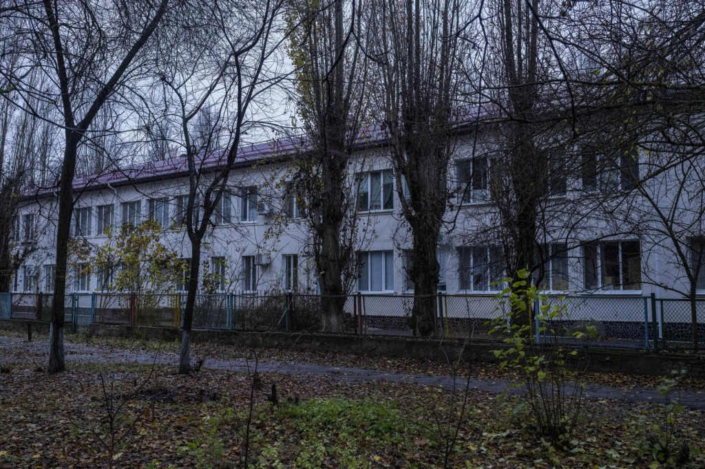 Na snímke budova detského domova, ktorý sa nachádza v juhoukrajinskom meste Cherson. FOTO: TASR/AP