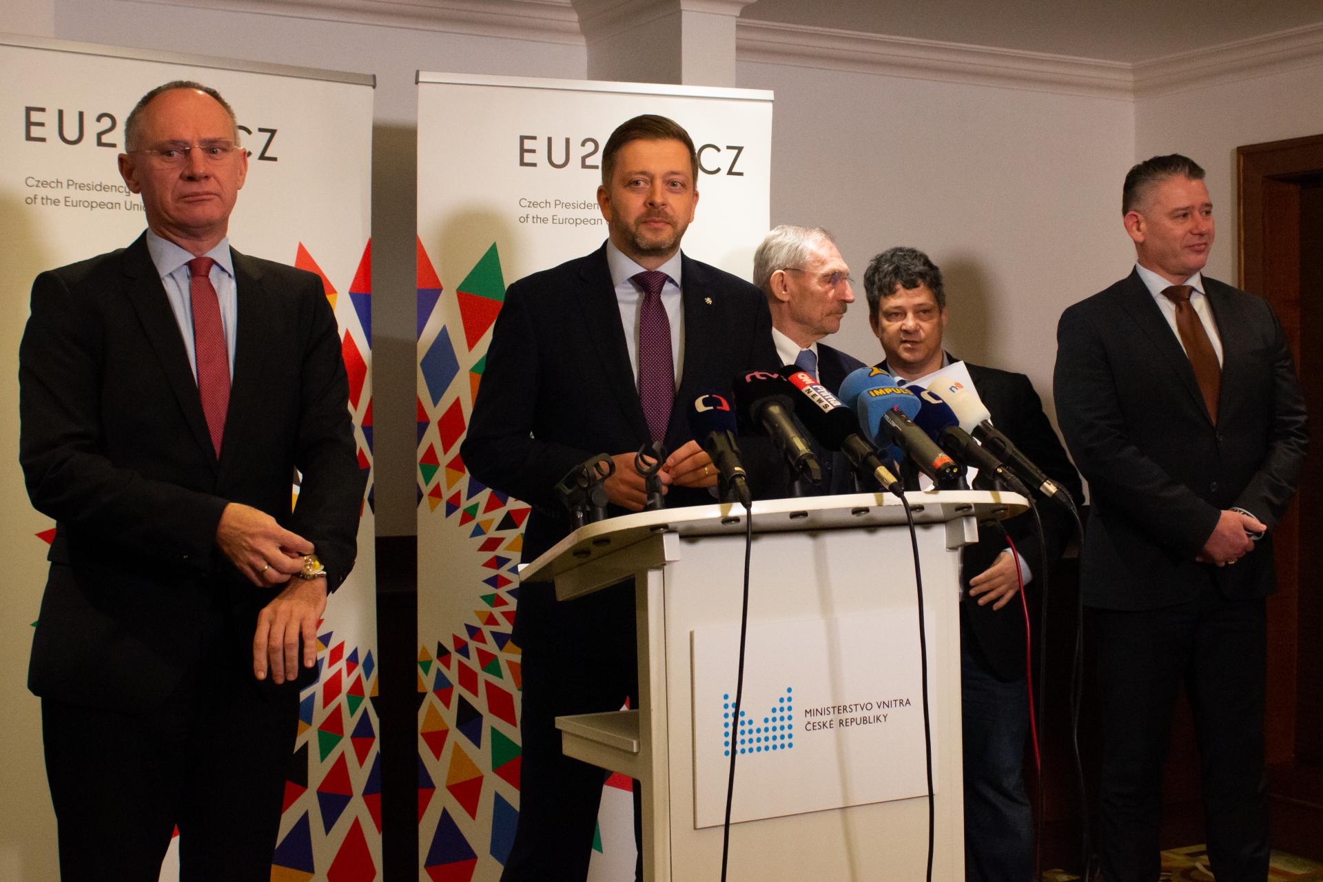 Rakúsko bude vetovať vstup Rumunska a Bulharska do Schengenu, vyhlásil minister Karner