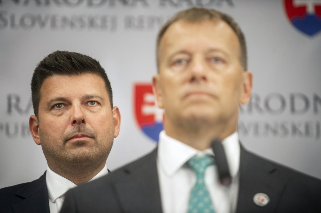 Poslanec Martin Borguľa (vľavo) rozhodne, či hnutie Borisa Kollára ostane po tomto týždni vo vláde. FOTO: TASR/Jakub Kotian