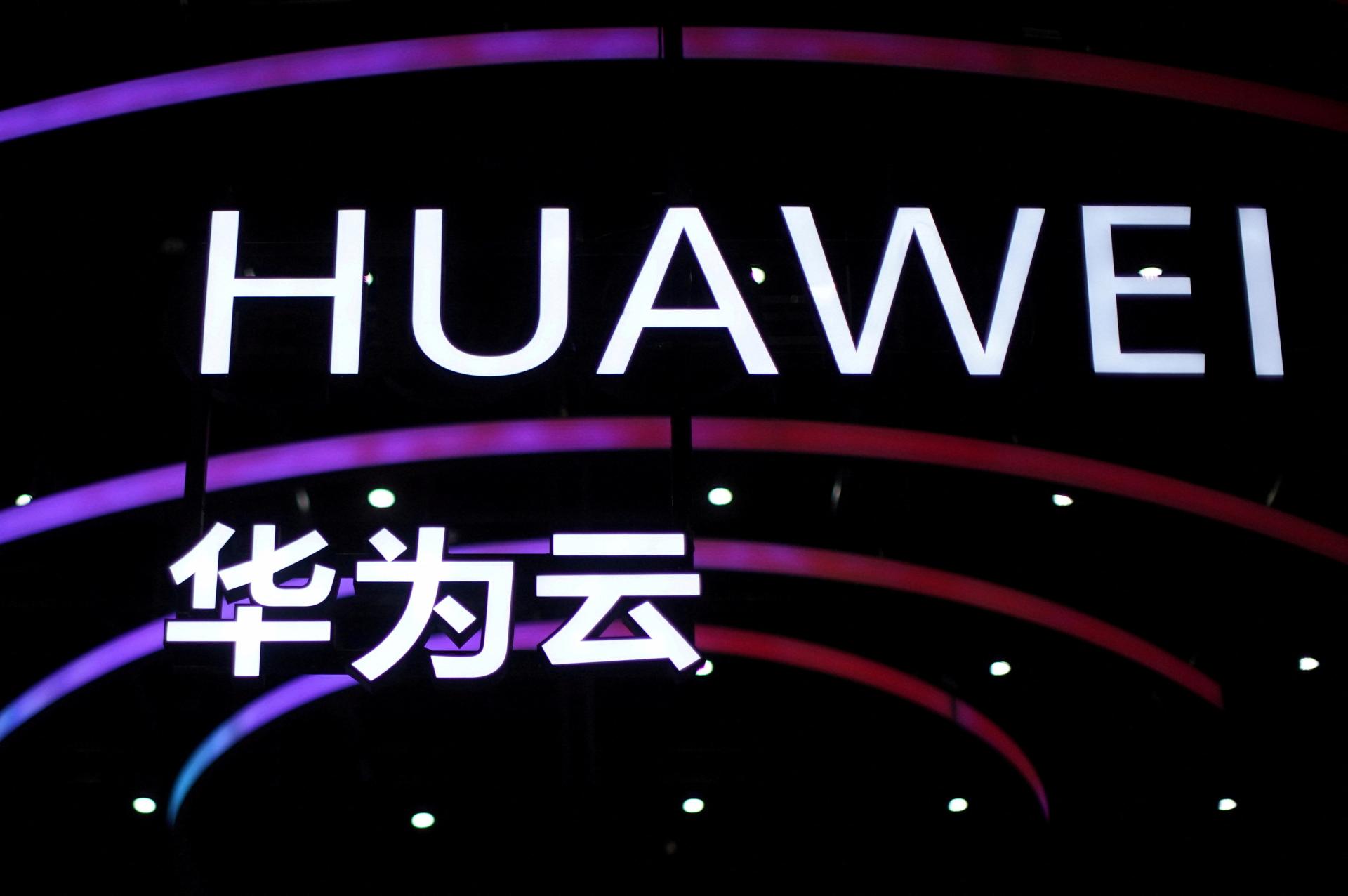 Huawei podpísal dohodu o výmene licencií na patenty s najväčším rivalom. Vypovedá to o viacerých veciach