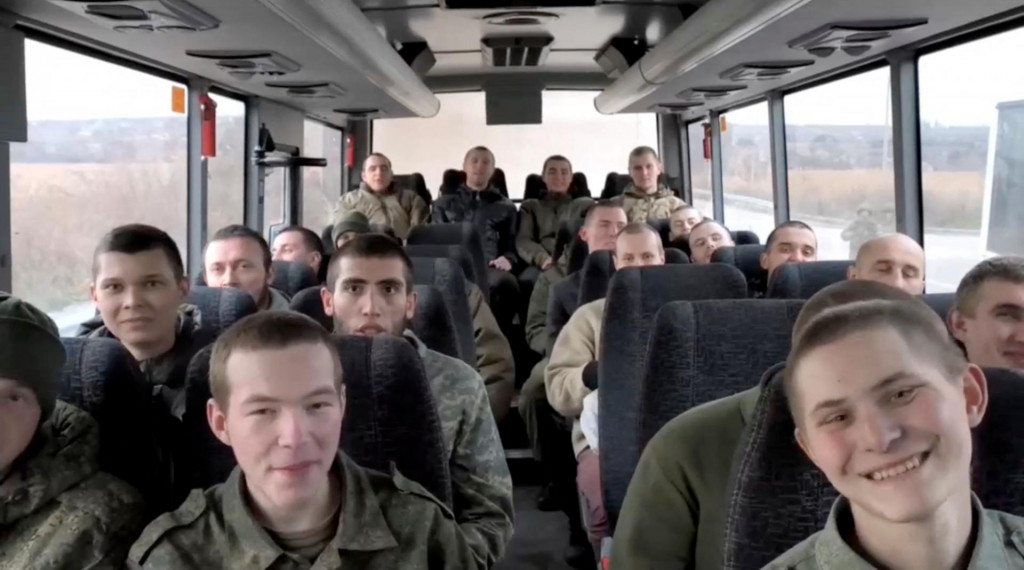 Odvedení ruskí vojaci smerujúci na Ukrajinu. FOTO: Reuters