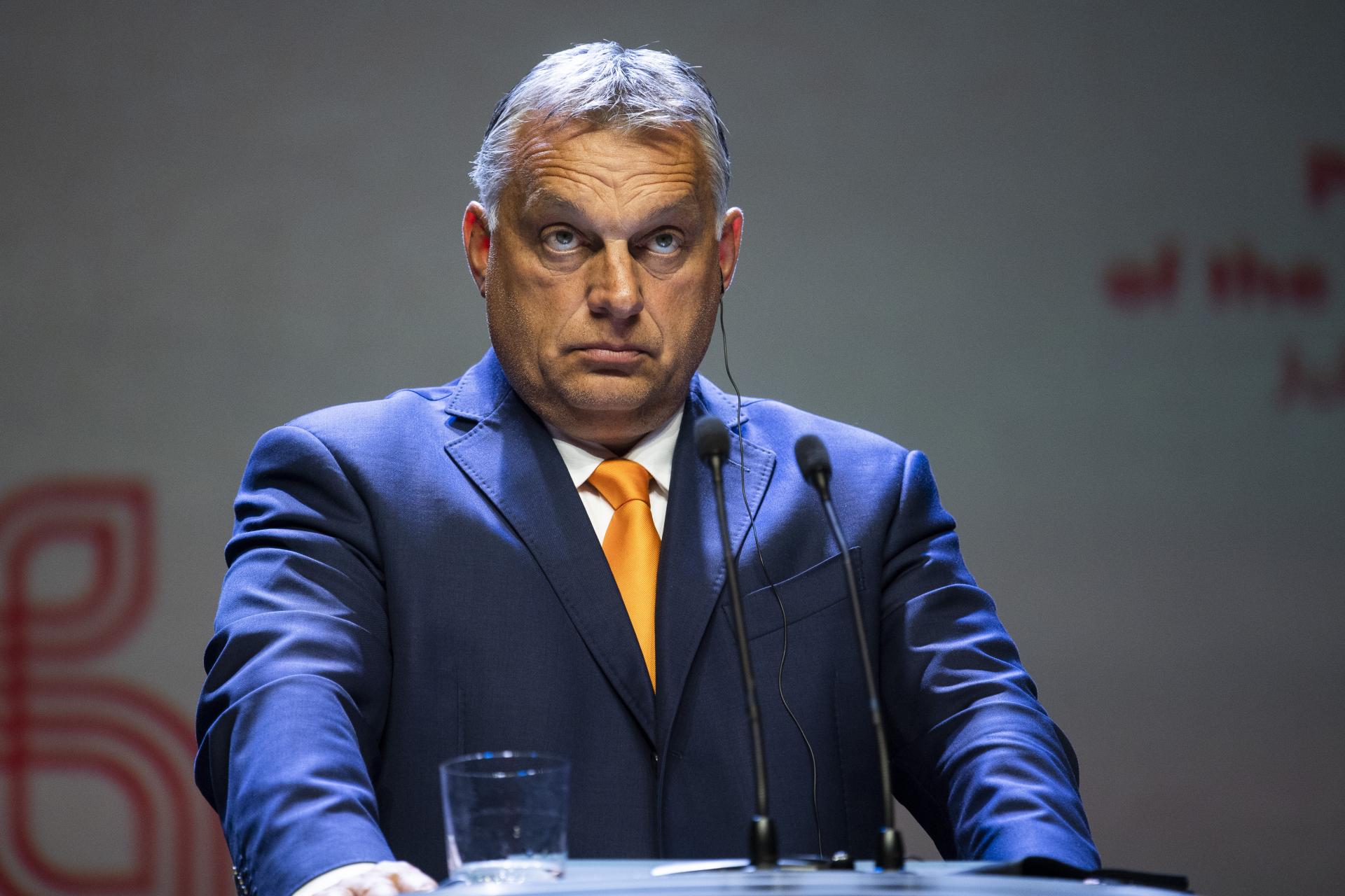 Orbán priletel do Kataru. Letel vojenský falcon a dve súkromné lietadlá