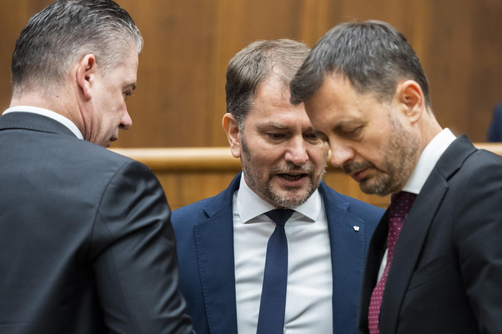 Sprava premi&eacute;r Eduard Heger, minister financi&iacute; Igor Matovič a minister vn&uacute;tra Roman Mikulec. FOTO: TASR/Jaroslav Nov&aacute;k
