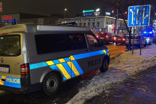 Policajti po páchateľovi pátrali, vypátrali ho a muselo prísť k použitiu donucovacích prostriedkov vrátane strelných zbraní. FOTO: iDNES.cz/Jiří Meixner