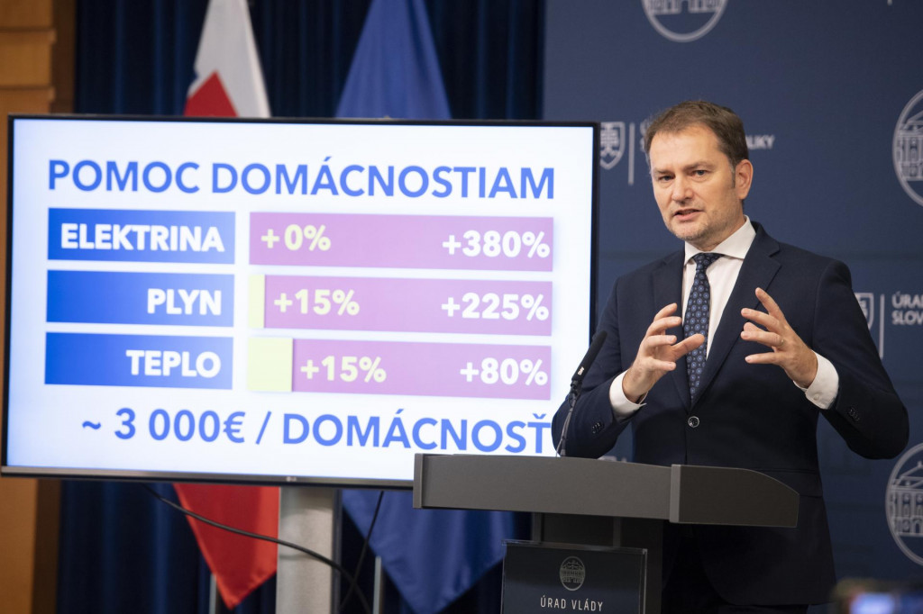 Minister financií Igor Matovič na snímke gestikuluje počas tlačovej konferencie o cenách energií pre domácnosti. FOTO: TASR/ P. Neubauer