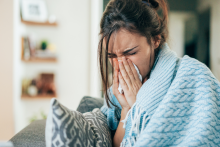 Hlásená chorobnosť na akútne respiračné ochorenia, vrátane chrípky presiahne tento týždeň úroveň epidemickej hranice.