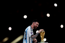 Argentínsky kapitán sa dočkal trofeje, po ktorej túžil už od detstva. FOTO: Reuters