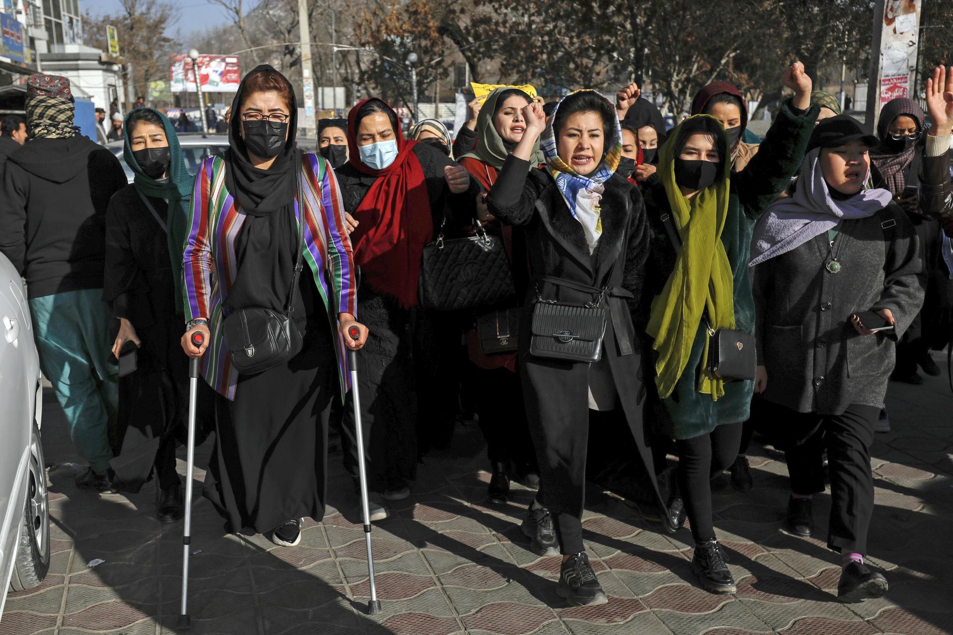 V Kábule pokračovali demonštrácie za právo žien na univerzitné vzdelanie, ktoré Taliban zakázal