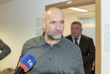 Na snímke obžalovaný Roman H. počas pojednávania na Najvyššom súde SR vo veci napadnutia v jednom zo skalických klubov 22. decembra 2022 v Bratislave. FOTO: TASR/Pavol Zachar