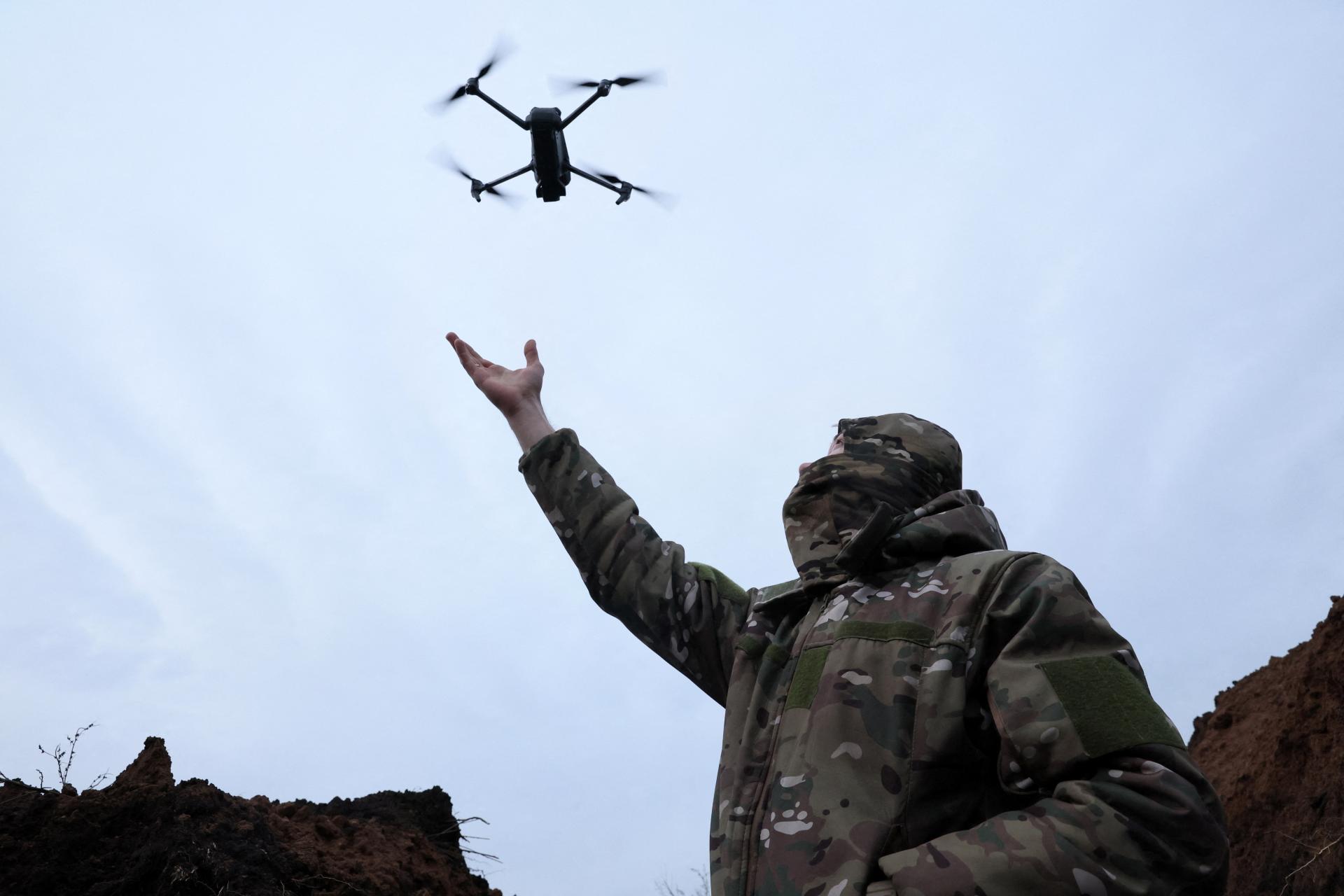 Ukrajinské drony radia Rusom, ako sa vzdať. Zložiť zbrane chcú aj ruskí dôstojníci
