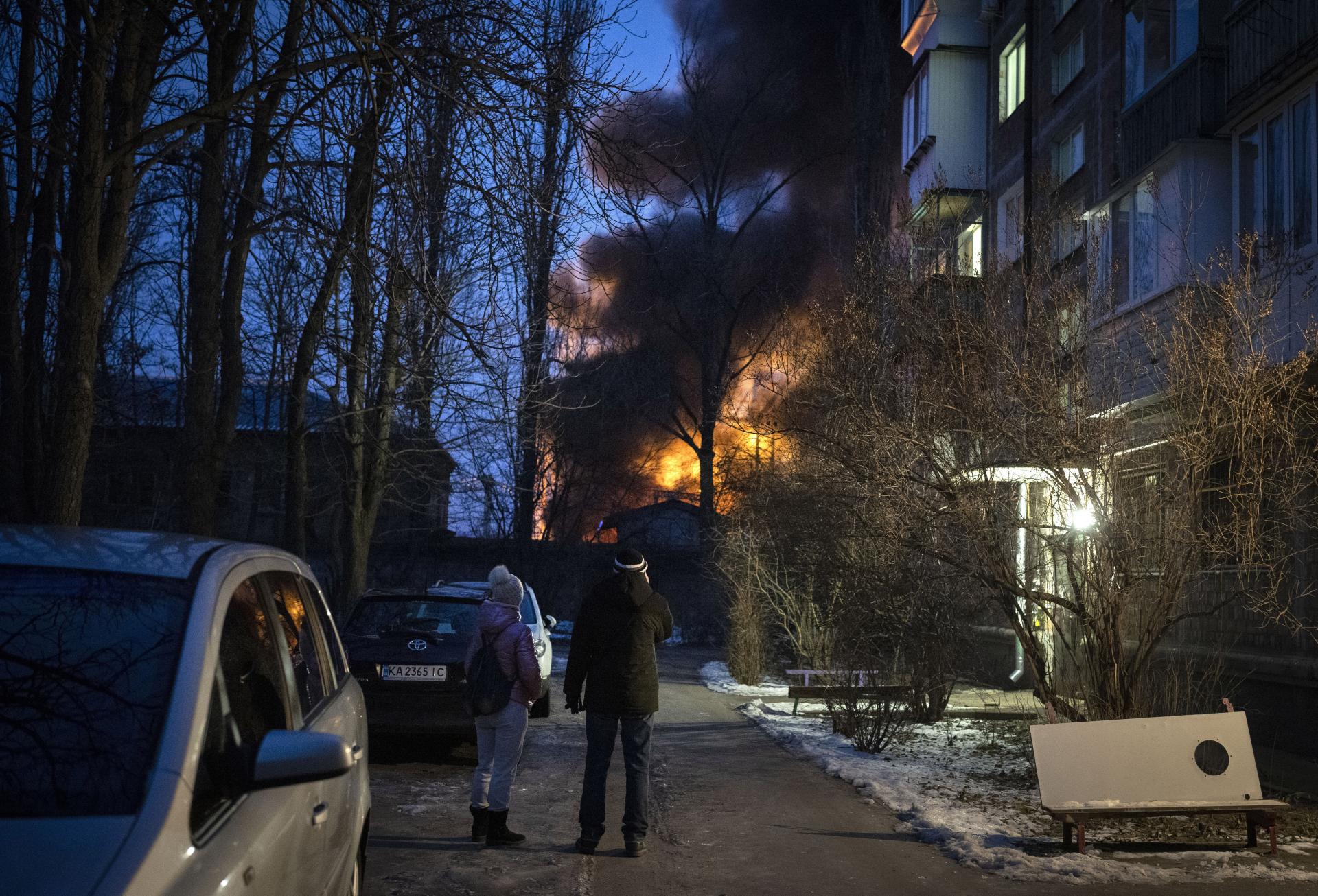 V Kyjeve pre nedostatok elektriny prestali premávať električky a trolejbusy, teplota v izbách výrazne klesá