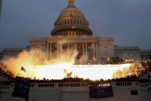 V jednom z príspevkov na Twitteri Trump naznačoval, že násilní demonštranti sú skvelí vlastenci. FOTO: REUTERS