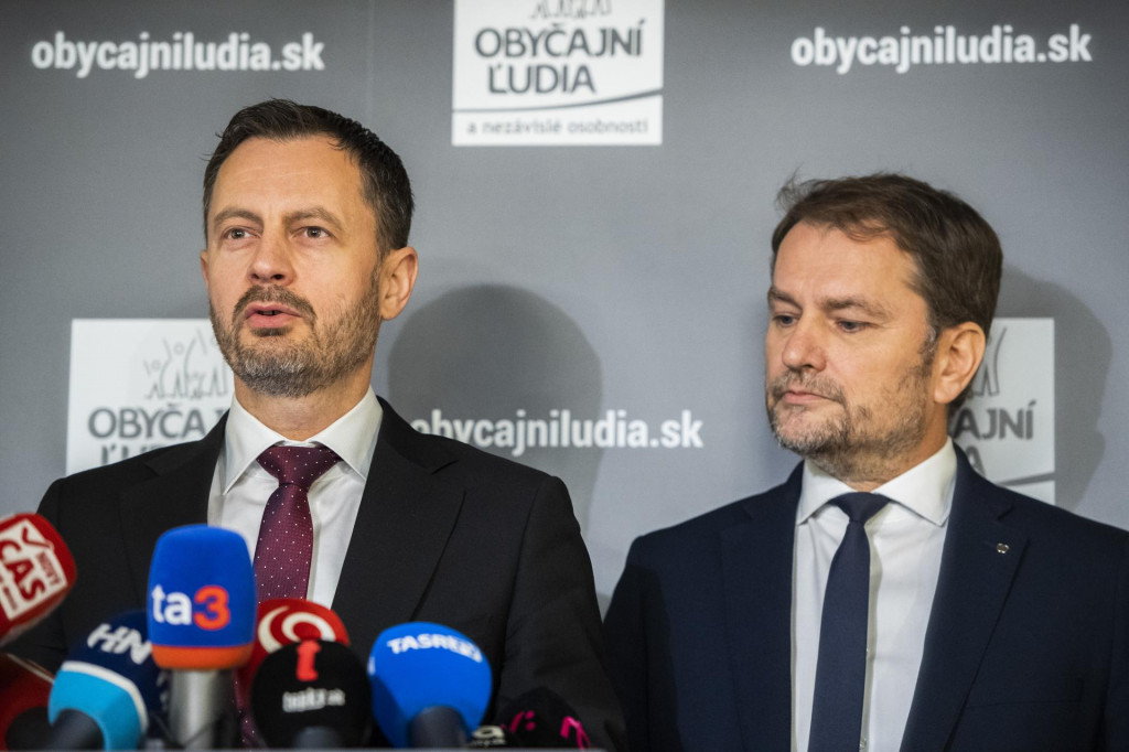 Končiaci minister financi&iacute; Igor Matovič a premi&eacute;r Eduard Heger. FOTO: TASR/Jaroslav Nov&aacute;k