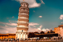 Šikmá veža v Taliansku sa pomaly narovnáva.