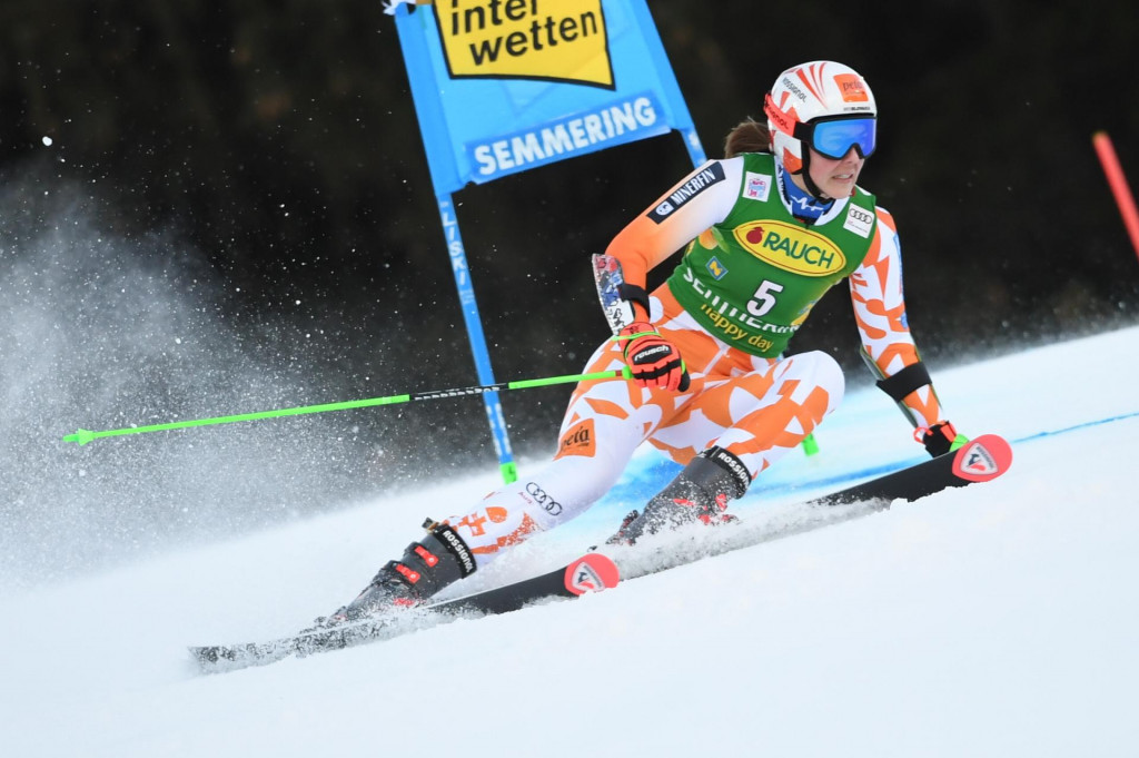 Slovenská lyžiarka Petra Vlhová v prvom kole obrovského slalomu žien Svetoveho pohára v alpskom lyžovaní v rakúskom Semmeringu. FOTO: TASR/Martin Baumann