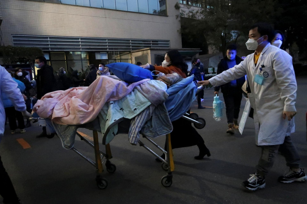 Čína zažíva jeden z najťažších vrcholov pandémie. FOTO: TASR/AP