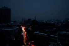 V&yacute;padky elektriny potrvaj&uacute; v ukrajinskej metropole e&scaron;te mesiace. FOTO: REUTERS