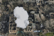 Rusk&eacute; bombardovanie mesta Bachmut. FOTO: TASR/AP