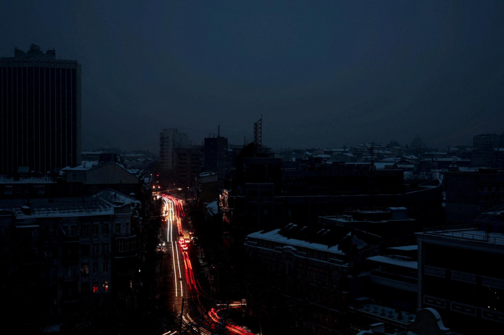 Výpadky elektriny potrvajú v ukrajinskej metropole ešte mesiace. FOTO: REUTERS