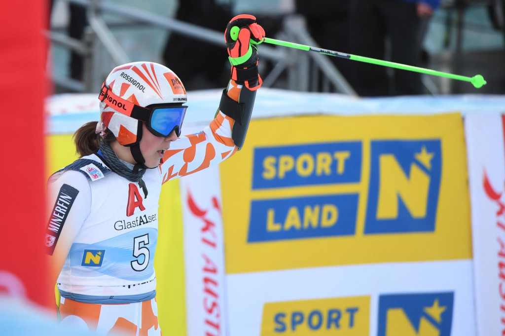 Petra Vlhová v cieli v druhom kole obrovského slalomu žien Svetového pohára v alpskom lyžovaní v rakúskom Semmeringu v stredu 28. decembra 2022. FOTO: TASR/Martin Baumann