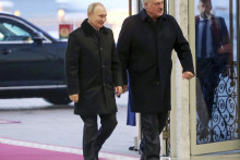 Ruský prezident Vladimir Putin (vľavo) a bieloruský prezident Alexander Lukašenko. FOTO: TASR/AP