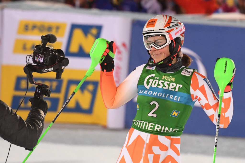Slovenská lyžiarka Petra Vlhová v cieli 2. kola nočného slalomu žien Svetového pohára v alpskom lyžovaní v rakúskom Semmeringu. FOTO: TASR/Martin Baumann