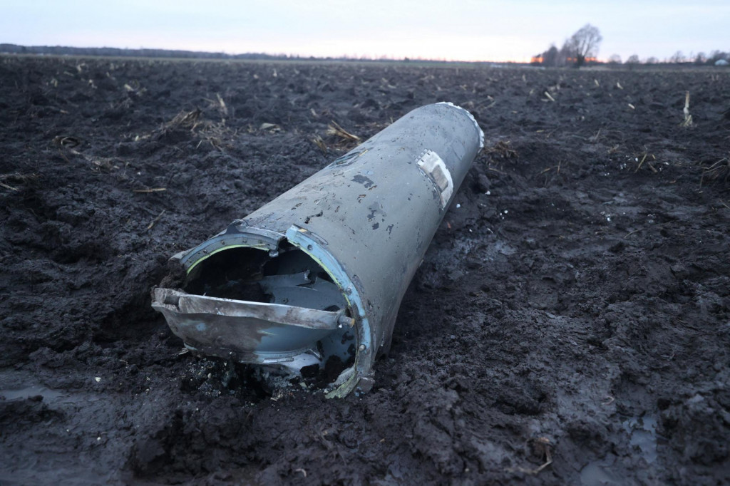 Trosky rakety S-300, ktorá dopadla ba bieloruské územie. FOTO: Reuters