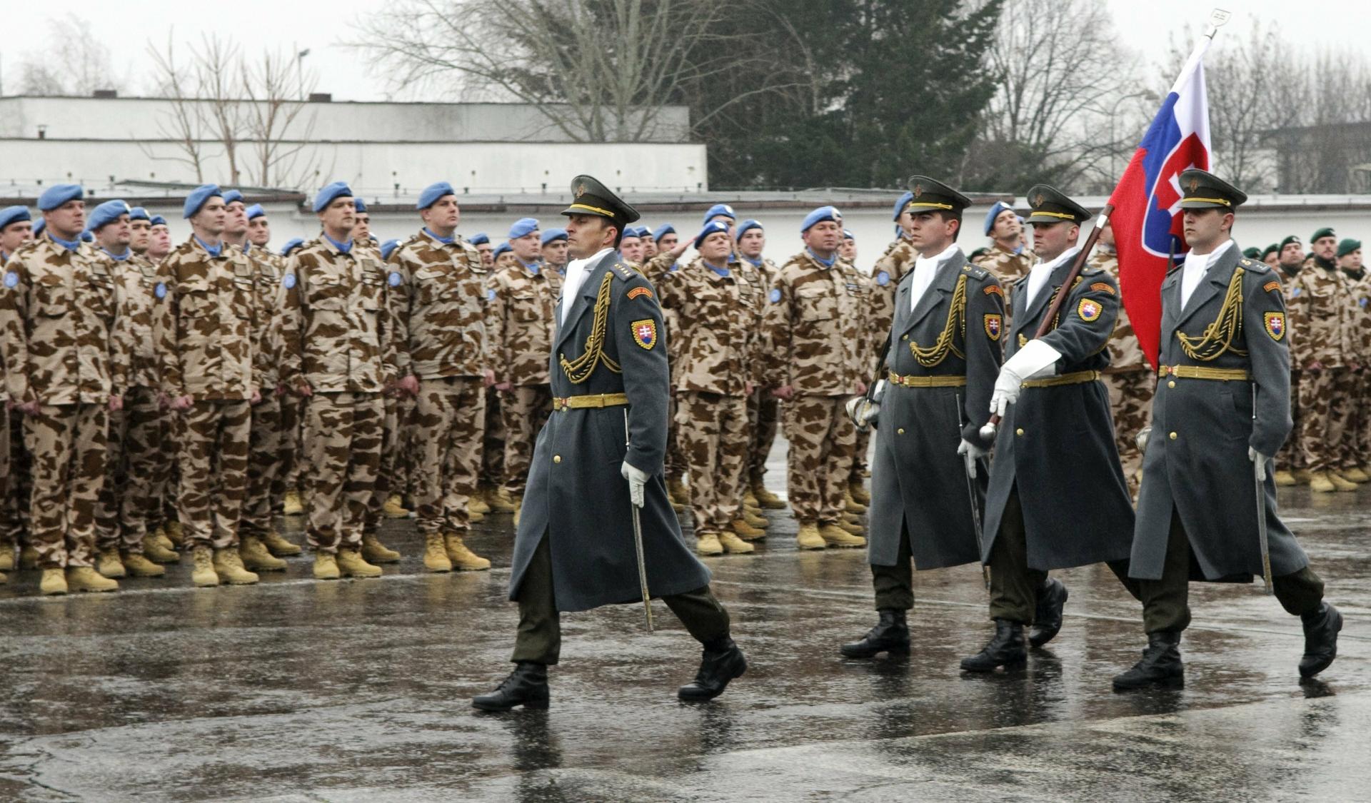 Slovenská armáda vznikla súbežne s republikou. Jedinou možnosťou bolo ukotvenie v NATO, tvrdí historik