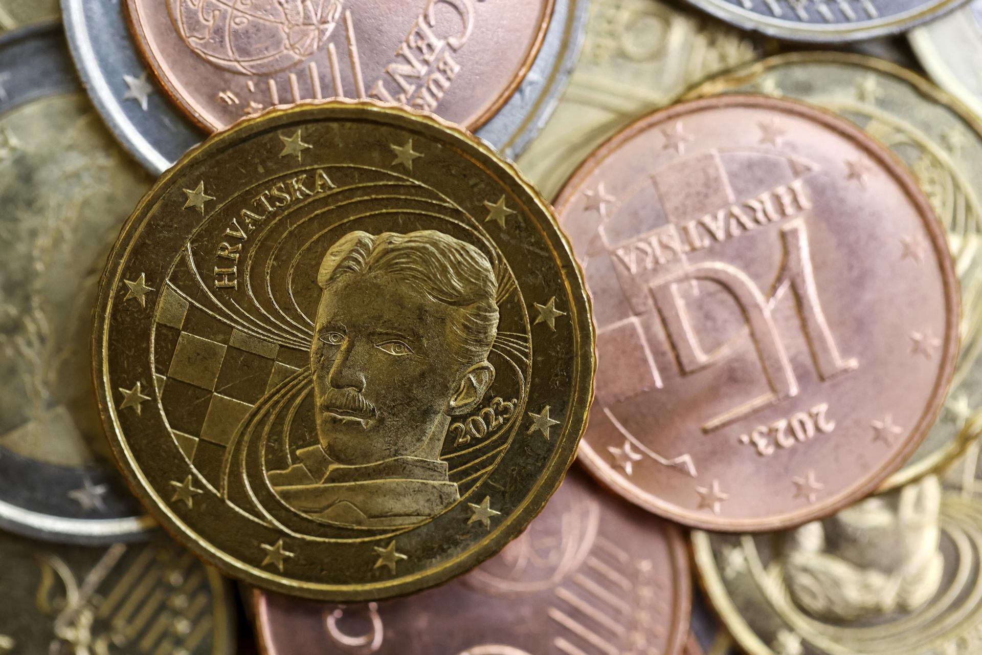 Chorvátske banky hlásia úspešný prechod na euro, automaticky zamenili peniaze klientov