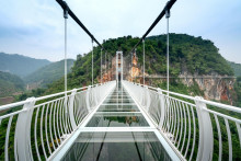 Most Bach Long sa klenie vo výške 150 metrov nad zeleným údolím v provincii Son La, ktorá leží pri laoských hraniciach. FOTO: PEXELS/Quang Nguyen Vinh