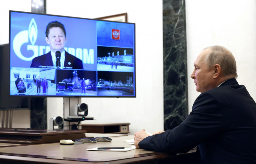 Ruský prezident Vladimír Putin povolil „nepriateľským“ západným krajinám opäť platiť za plyn v devízach. FOTO: Reuters