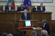 Bulharský dezignovaný premiér Nikolaj Gabrovski sa prihovára poslancom v parlamente v Sofii. FOTO: TASR/AP