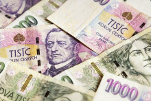 Českej mene momentálne pomáhajú aj pomerne priaznivé dáta z domácej ekonomiky. FOTO: Dreamstime
