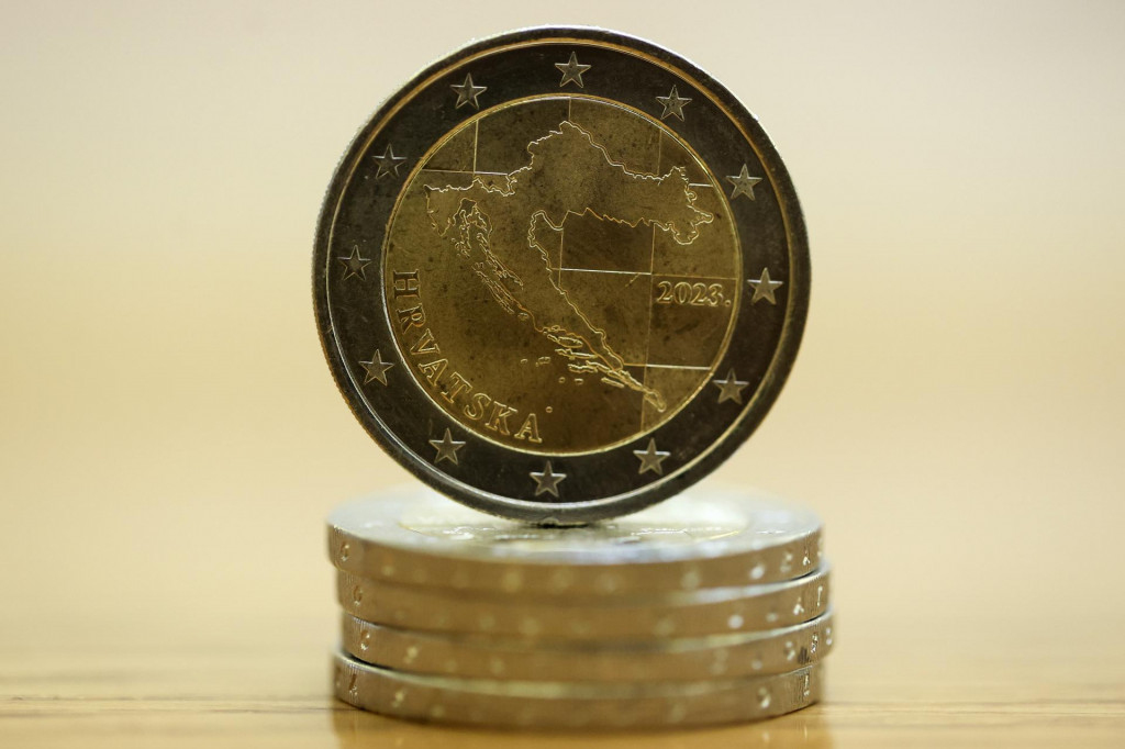 Národná strana eurovej mince, ktorá zobrazuje mapu Chorvátska. FOTO: TASR/AP


