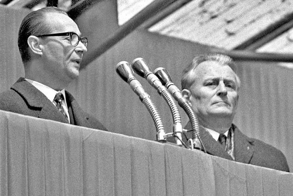 Alexander Dubček patril dlhodobo k najväčším kritikom Antonína Novotného (vpravo) a v januári 1968 ho napokon v najvyššej straníckej funkcii aj nahradil.