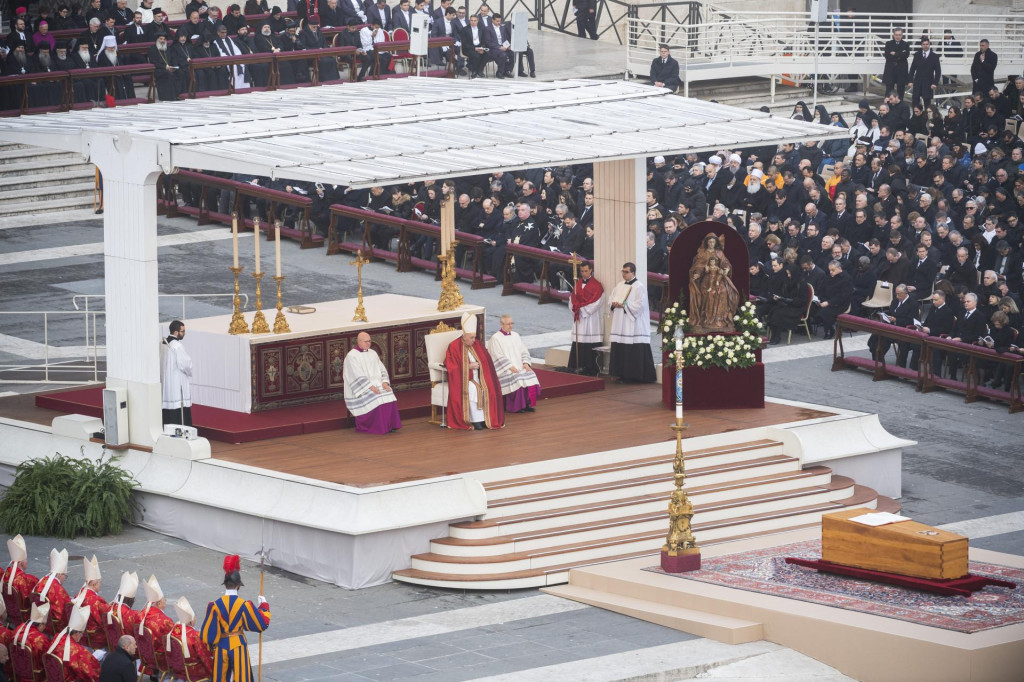 Pohreb emertiného pápeža Benedikta XVI.