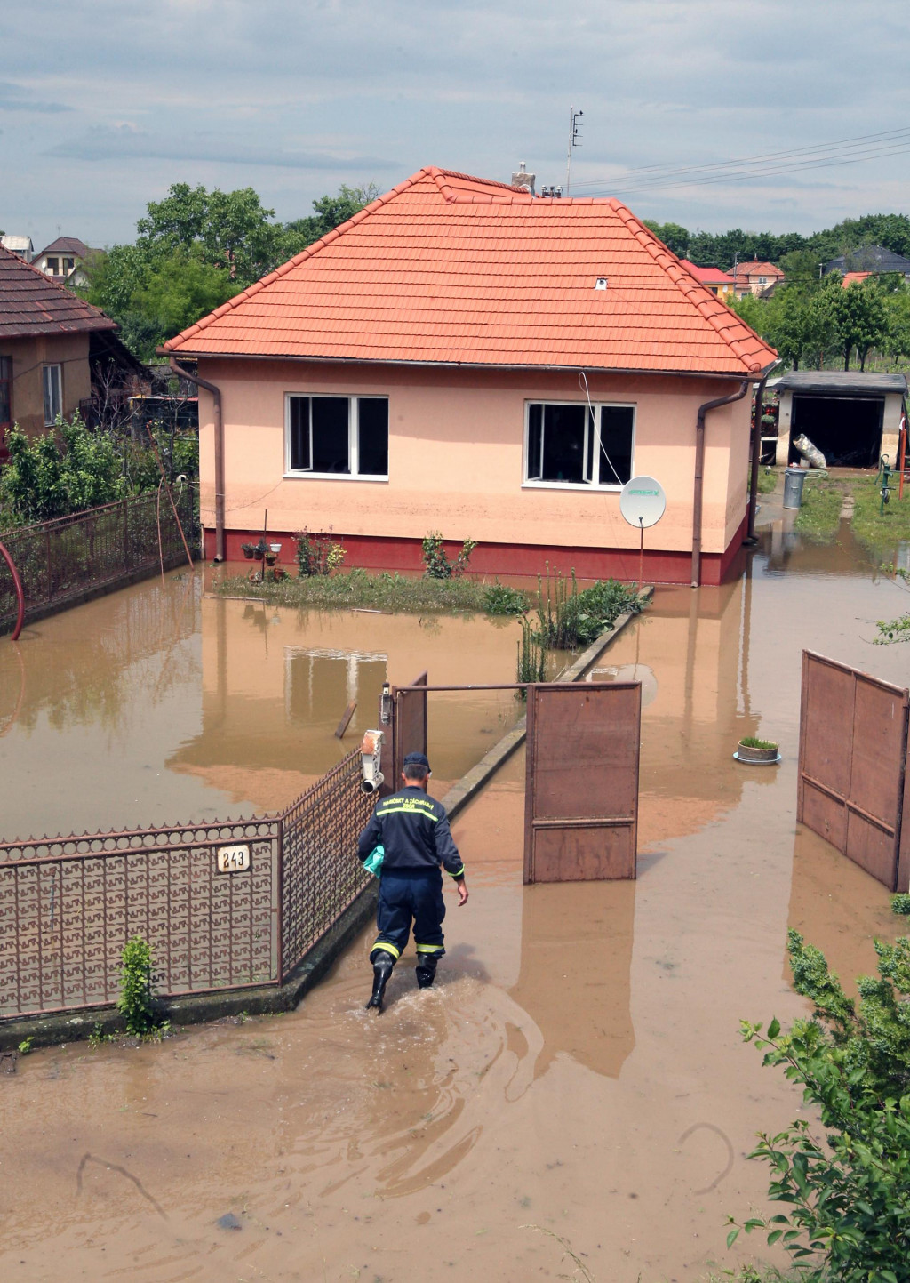 Po záplavách v obci Hul. FOTO: HN/Pavol Funtál