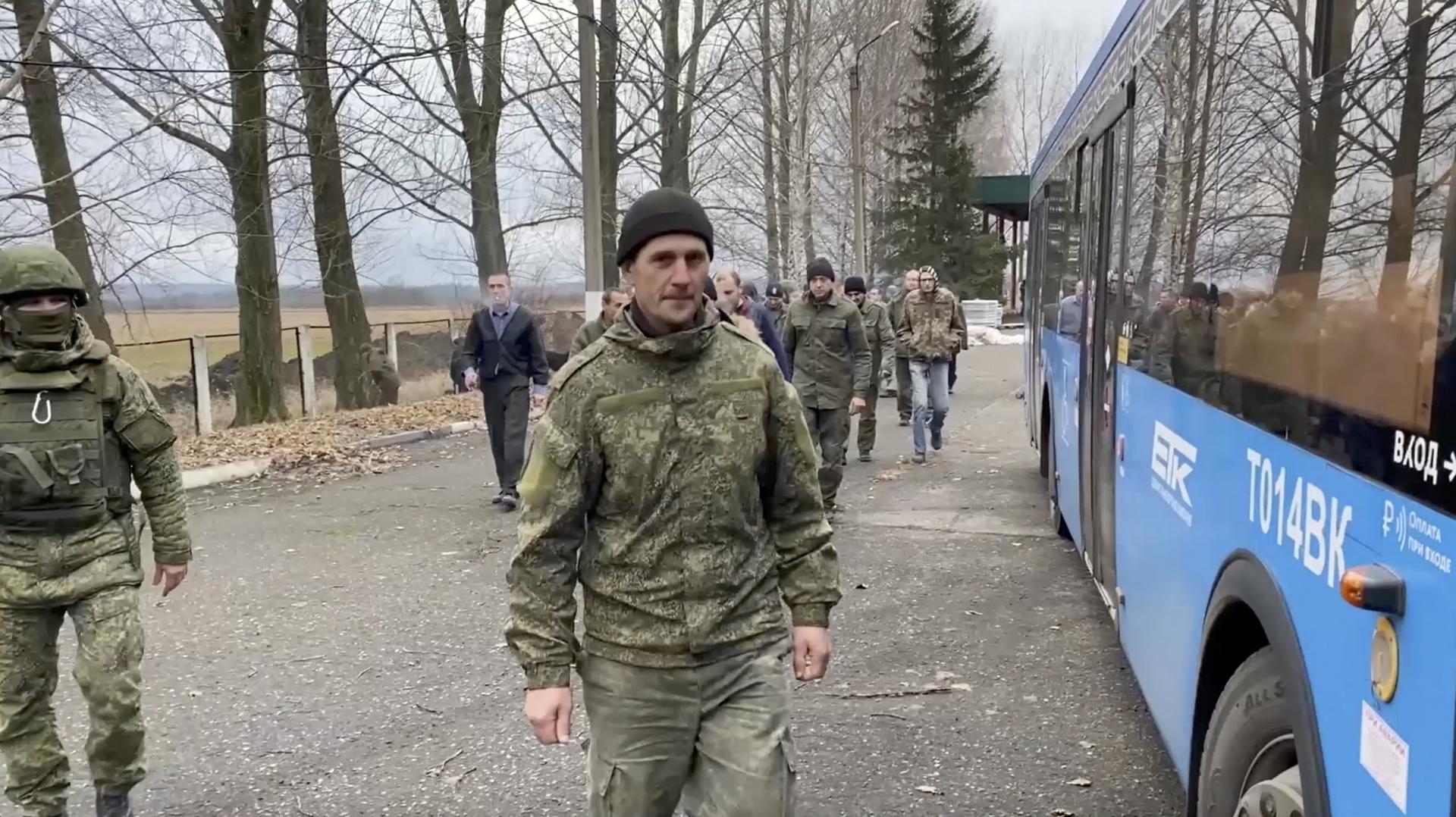 Ukrajina a Rusko si vymenili ďalších vojnových zajatcov, dohromady ich bolo sto