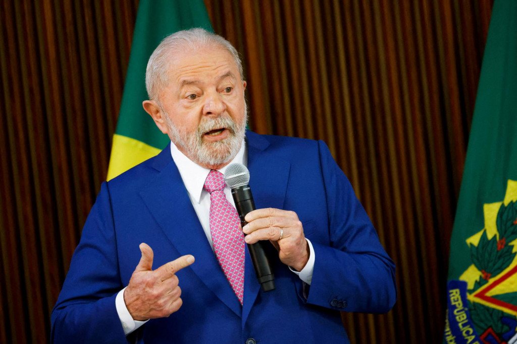 Brazílsky prezident Luiz Inacio Lula da Silva sa zúčastňuje na stretnutí ministrov v paláci Planalto v Brazílii. FOTO: Reuters